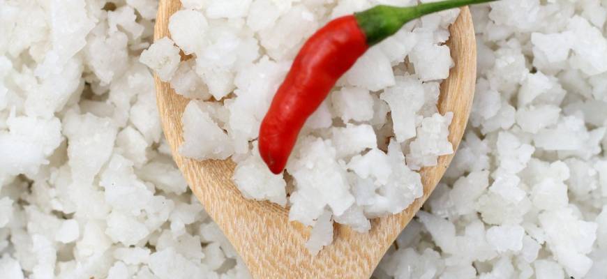 Sól morska a sól kuchenna - właściwości i zastosowanie