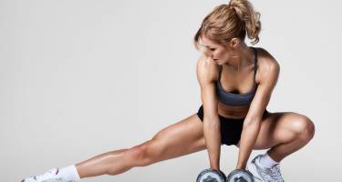 Ćwiczenia siłowe - jaki mają wpływ na kobiecą sylwetkę? 