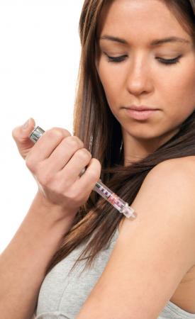 Podanie insuliny w tkankę podskórną brzucha lub przedramion skraca działanie hormonu.