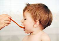 Proces zmiany sposobu żywienia dziecka powinien przebiegać powoli.