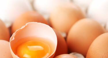 Czy jajka naprawdę podwyższają poziom cholesterolu? Poznaj prawdę!