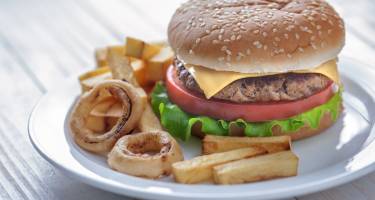 Fast foody niszczą zdrowie i skazują na powolne tycie