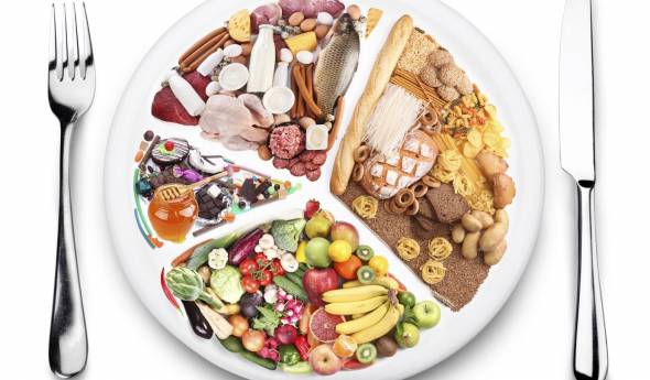 Proporcje białek w diecie powinny oscylować wokół 20 – 30%, węglowodanów 50 -65%, a tłuszczów 15 - 25%.