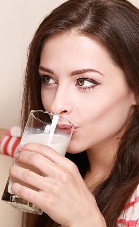 Źródłem wapnia, niezbędnego budulca kości i zębów, jest przede wszystkim mleko i jego przetwory.