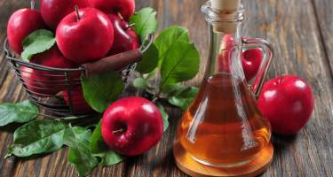 Ocet jabłkowy znajduje zastosowanie w kosmetyce i w domu. Warto znać przepis