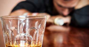 Stłuszczenie wątroby – leczenie i objawy choroby występującej nie tylko u alkoholików!