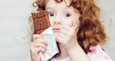 Dzieci – produkty, których bezwzględnie powinny unikać w swojej diecie
