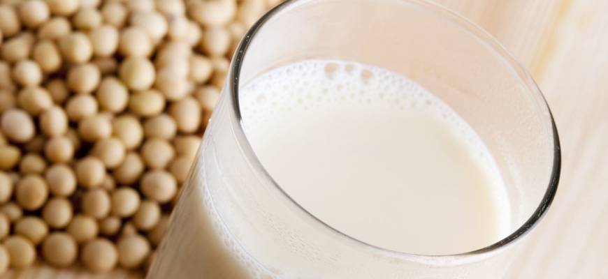 Mleko sojowe vs mleko ryżowe. Właściwości i skład zamienników mleka krowiego