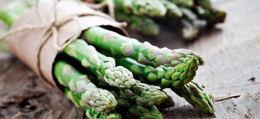Szparagi – rodzaje, właściwości, gotowanie i przepisy
