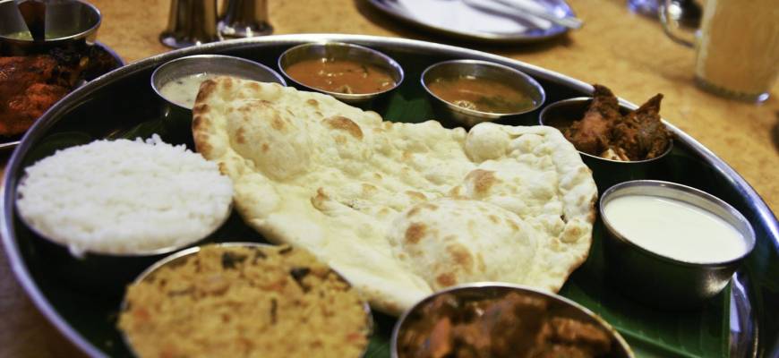 Kuchnia indyjska – charakterystyka, tradycje i przepisy