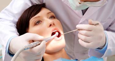 Próchnica zębów – przyczyny, przebieg, leczenie
