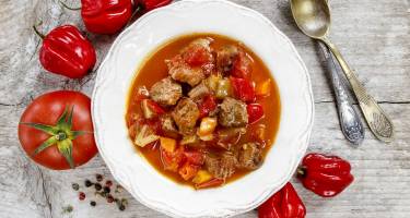 Kuchnia bułgarska – charakterystyka, tradycje i przepisy