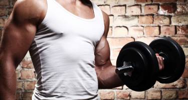 Trening mięśni ramion – budowa i ćwiczenia
