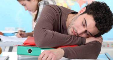 Narkolepsja – objawy, przyczyny i leczenie nadmiernej senności