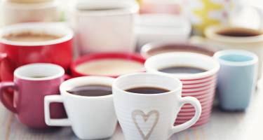 Ile kalorii dziennie wypijamy? Kawa i herbata