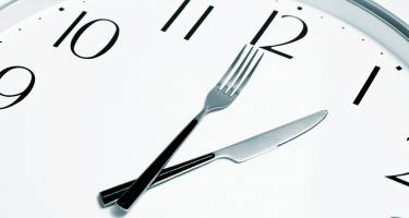 Intermittent fasting (IF) – zasady, zalety i wady