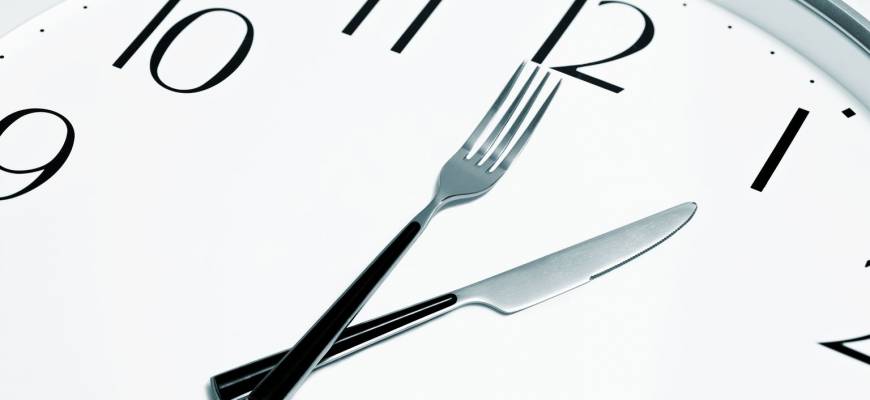 Intermittent fasting (IF) – zasady, zalety i wady