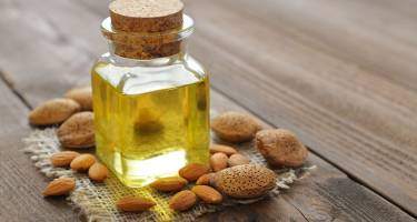 Olejek ze słodkich migdałów – skład oraz zastosowanie w kuchni oraz kosmetyce