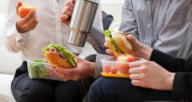 Dieta biurowa – zasady, produkty, efekty i przykładowy jadłospis
