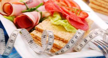 Dieta 1000 kcal – bezpieczeństwo stosowania, zalecane i zakazane produkty i suplementacja