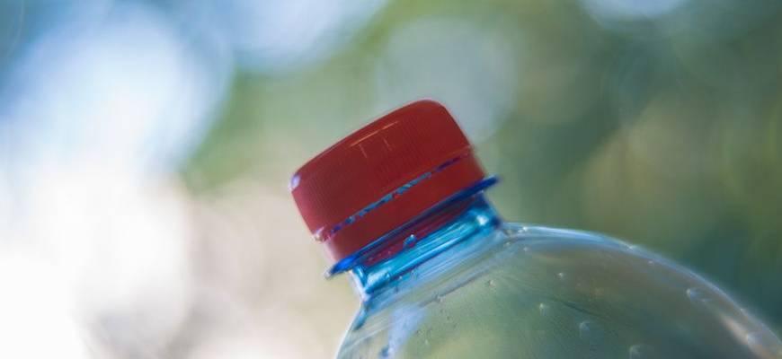 Plastikowe butelki wody mineralnej mogą wpływać na zdrowie