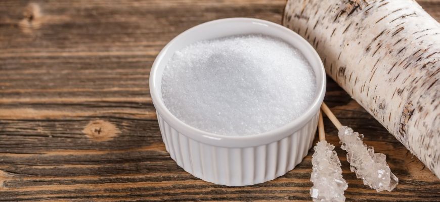 Ksylitol – właściwości, wartości odżywcze i zastosowanie cukru brzozowego