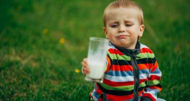 Alergia na białka mleka krowiego u dzieci – niedobory pokarmowe, dieta