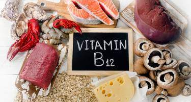 Niedobór witaminy B12 – objawy, leczenie