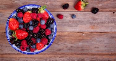 Owoce jagodowe i ich wpływ na zdrowie. Różnice pomiędzy borówką amerykańską a jagodą