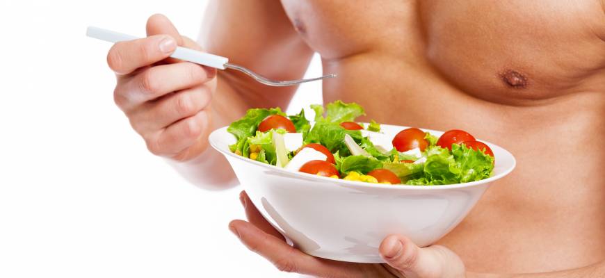 Dieta na masę mięśniową – wysokobiałkowa czy tłuszczowa. Przykładowa dieta na masę