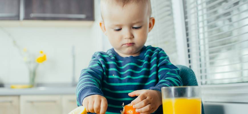 Sok owocowy nie taki zdrowy: nowe zalecenia spożycia soków przez dzieci