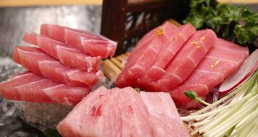 Tuńczyk – świeży czy z puszki? Czy tuńczyk jest zdrowy? Przepisy z tuńczykiem