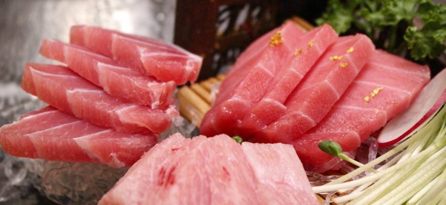 Tuńczyk – świeży czy z puszki? Czy tuńczyk jest zdrowy? Przepisy z tuńczykiem