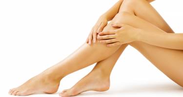 Pajączki na nogach – przyczyny domowe sposoby. Jak wzmocnić naczynia krwionośne?