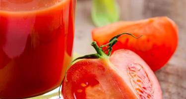 Sok pomidorowy – właściwości, wpływ na odchudzanie. Jak zrobić sok pomidorowy?