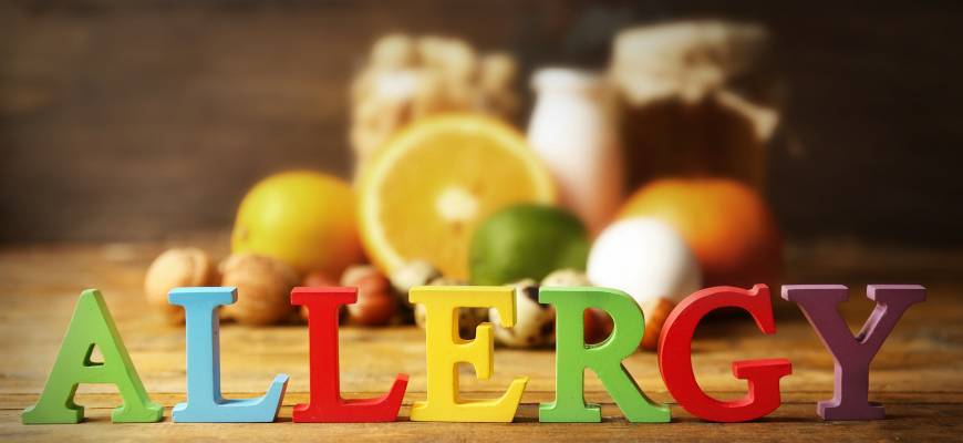 Alergia pokarmowa – objawy skórne, najczęstsze alergeny. Badania na alergie pokarmowe