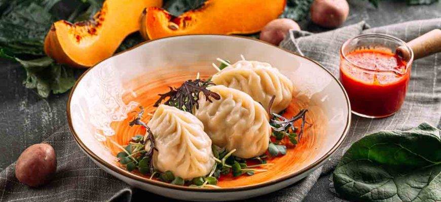 pierogi z kaszą orkiszową, dynią i pieczarkami