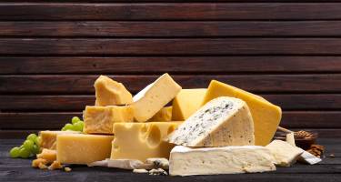 Ser żółty – rodzaje, skład. Jak zrobić ser żółty? Czy ser żółty jest zdrowy?