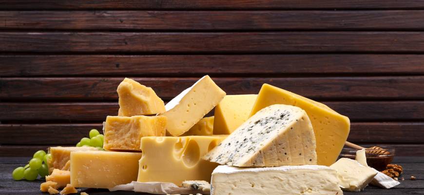 Ser żółty – rodzaje, skład. Jak zrobić ser żółty? Czy ser żółty jest zdrowy?