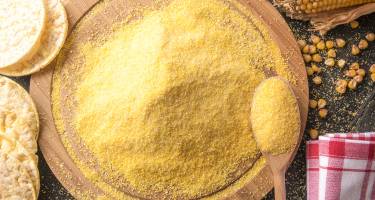 Mąka kukurydziana – właściwości, przepisy, cena. Skrobia kukurydziana a mąka kukurydziana