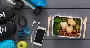 Posiłek potreningowy – białko, węglowodany. Co zjeść po treningu?