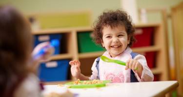 Żywienie dzieci w wieku przedszkolnym – śniadanie, obiad, kolacja. Jadłospis