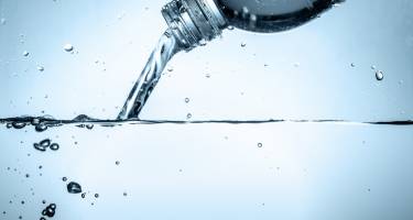 Woda w organizmie – funkcje. Ile powinno się pić wody dziennie?