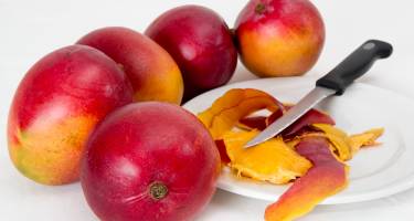 Mango – kalorie, witaminy, właściwości odchudzające. Jak wybrać i obrać mango?