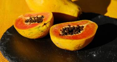 Papaja – właściwości, przepisy. Jak jeść papaję?