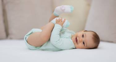 Śluz w kale u niemowlaka – przyczyny