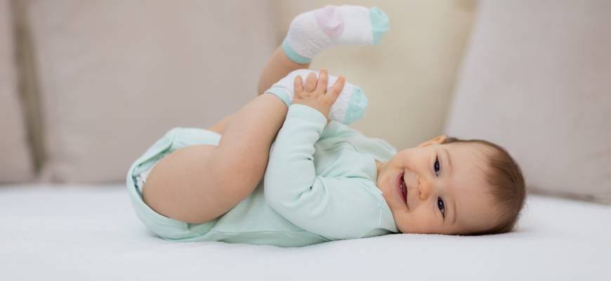Śluz w kale u niemowlaka – przyczyny