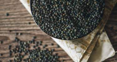 Soczewica czarna (beluga) – właściwości. Jak gotować czarną soczewicę?