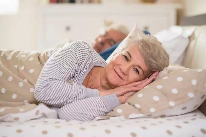 Zależność między zdrowym snem a hormonami tarczycy